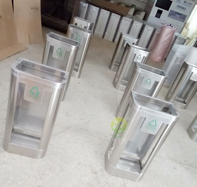 地鐵站透明分類果皮箱 地鐵站透明分類果皮箱