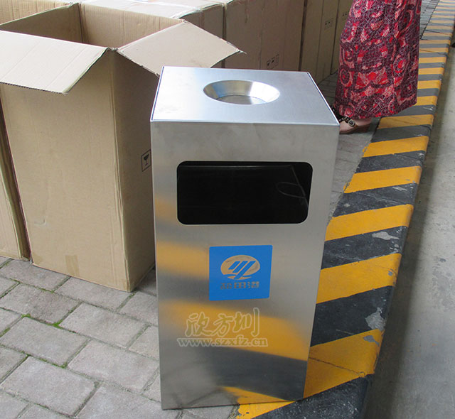 電梯口不銹鋼垃圾桶圖片 電梯口不銹鋼垃圾桶圖片