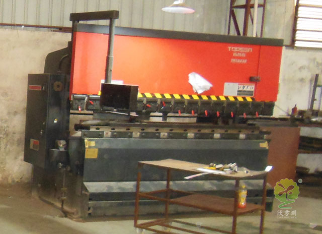 環(huán)保垃圾桶生產設備